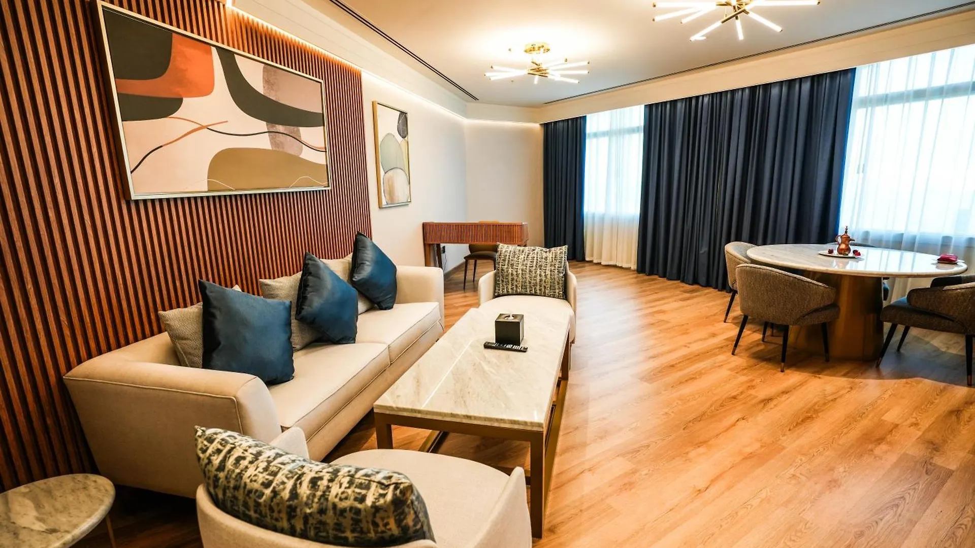 Mövenpick Grand Al Bustan Hotell Dubai 5*,  Förenade Arabemiraten