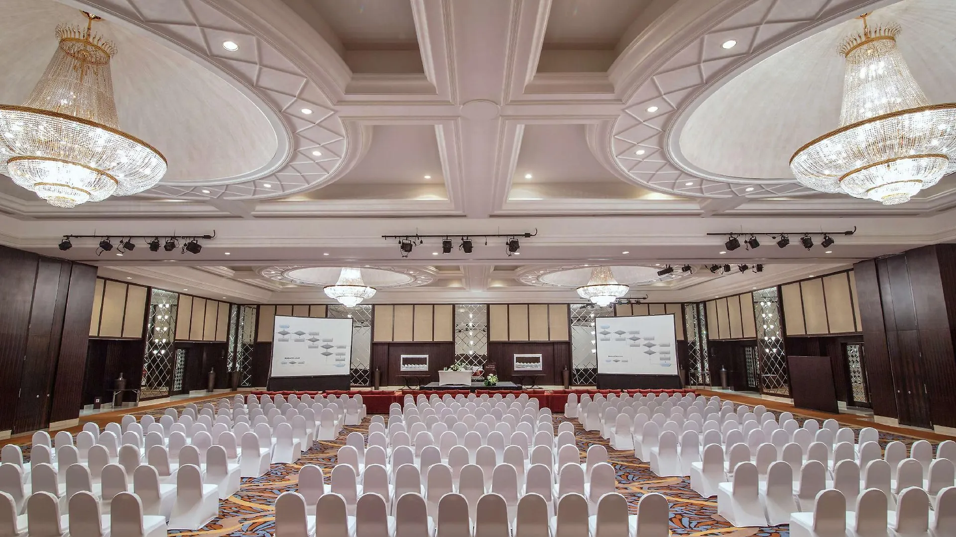 Moevenpick Grand Al Bustan Hotel Dubai 5*,